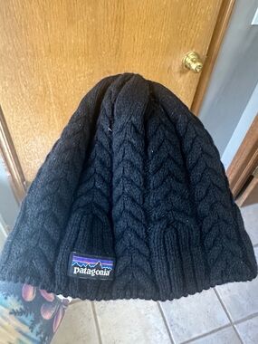 Patagonia Black Cable Knit Beanie with Logo Patch